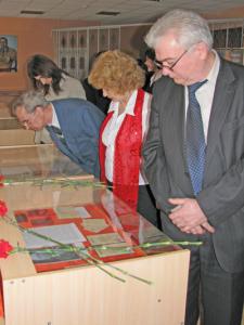 000325_318087 Директору школы посвящается...