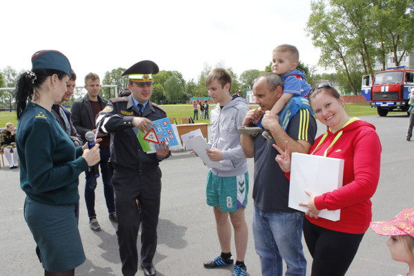 vetkovski_raion-v-zentre-vnimaniya-deti-1-05-2016-e1463597785889 В Ветке широкомасштабно прошёл первый этап республиканской профилактической акции "Не оставляйте детей одних!"