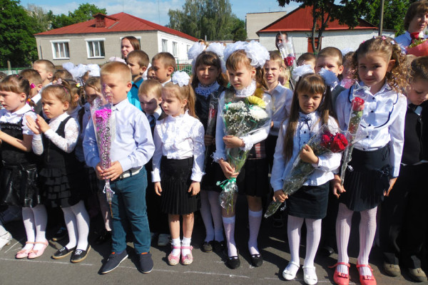 vetkovski_raion_posledni-zvonok-1-e1464720106940 В школах Ветковского района прозвенели последние звонки