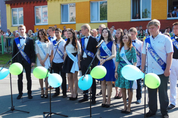 vetkovski_raion_posledni-zvonok-16-15-e1464636876354 Праздник "Последний звонок" в фотообъективе