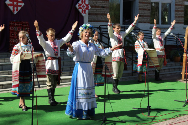 vetkovski_raion_kultura-7-e1476295813825 Суть деятельности работников культуры Ветоквского района можно выразить в трёх словах: сохранить, развить и приумножить