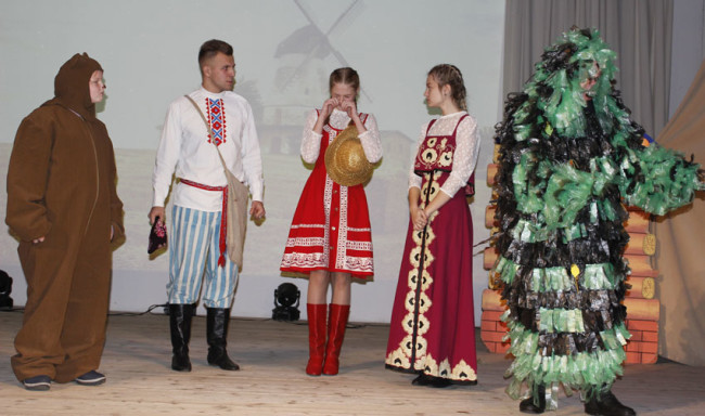 vetkovski_raion_teatr-istina-e1480361356525 Театр "Истина" порадовал маленьких ветковчан премьерой