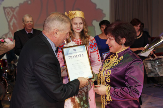 vetkovski_raion_nedelya_kultury-profsoyuza10-e1480618503252 Народным талантам Ветковщины вручили заслуженные награды