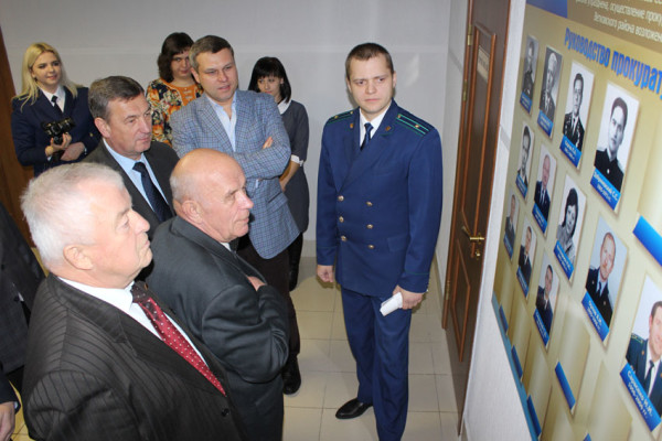 vetkovski_raion_prokuratura2-16-e1481821463250 В прокуратуре Ветковского района появился стенд, отражающий историю организации