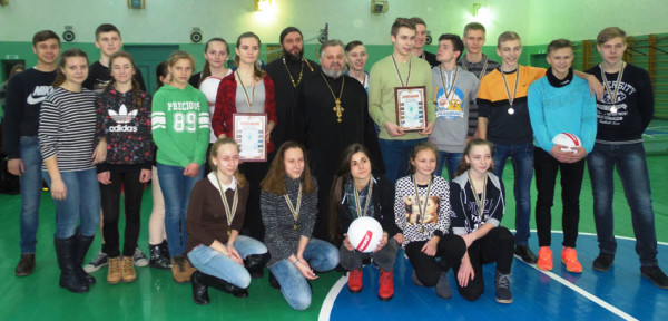 vetkovski_raion_zerkov_voleibol-e1485536757299 Состоялся турнир по волейболу между гимназистами из Ветки и Чечерска на кубок молодёжного отдела Гомельской епархии