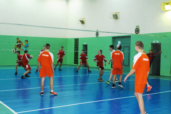 vetkovski_raion_zerkov_voleibol2-e1485536906862 Состоялся турнир по волейболу между гимназистами из Ветки и Чечерска на кубок молодёжного отдела Гомельской епархии