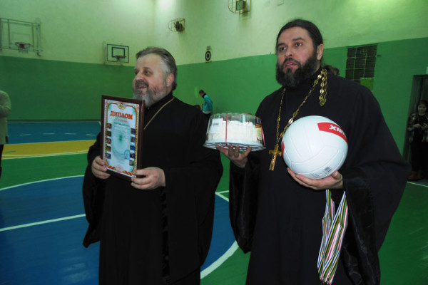 vetkovski_raion_zerkov_voleibol4-e1485536930135 Состоялся турнир по волейболу между гимназистами из Ветки и Чечерска на кубок молодёжного отдела Гомельской епархии
