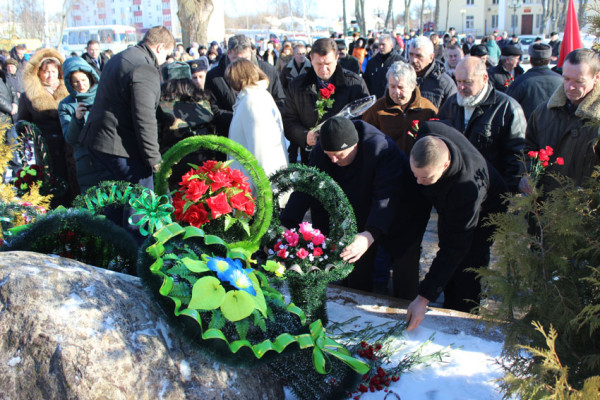 vetkovski_raion_afgan5-e1487353379669 15 февраля в Ветке у памятного знака павшим воинам-интернационалистам прошёл митинг-реквием
