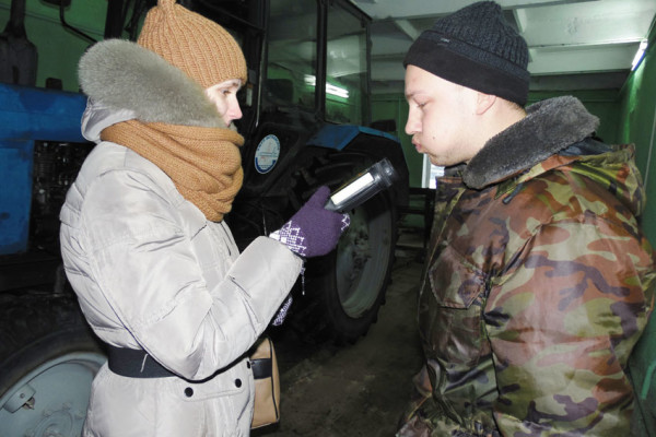 vetkovski_raion_mobilnaya-e1487700886286 Мобильная группа Ветковского райисполкома застала врасплох трудовой коллектив производственной базы жилищно-коммунального ведомства
