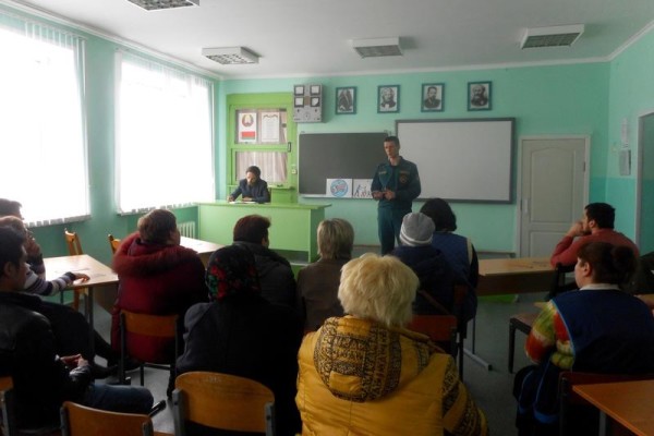 1-e1489935439667 Ветковские спасатели приняли активное участие в родительских собраниях