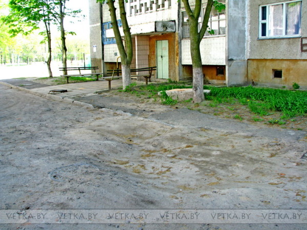 vetkovski_raion_blagoustroistvo_subbotnik_07-e1493449839673 КЖУП "Ветковское" приступило к реконструкции дворов