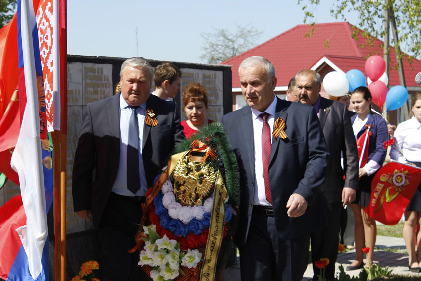 vetkovski_raion-den-pobedyi-gosti-is-surasa-17-6 В митинге на братской могиле у часовни "Спаса на крови" в деревне Хальч приняли участие гости из Суража