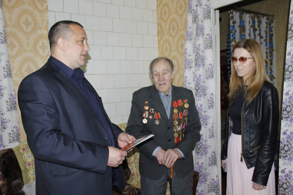 vetkovski_raion-pozdravlenie-veteranov-17-3-e1494525056963 Руководство Ветковского района поздравило ветеранов с Днём Победы