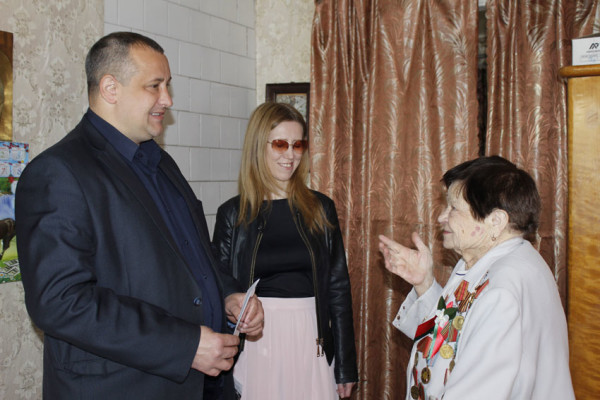 vetkovski_raion-pozdravlenie-veteranov-17-4-e1494525098403 Руководство Ветковского района поздравило ветеранов с Днём Победы
