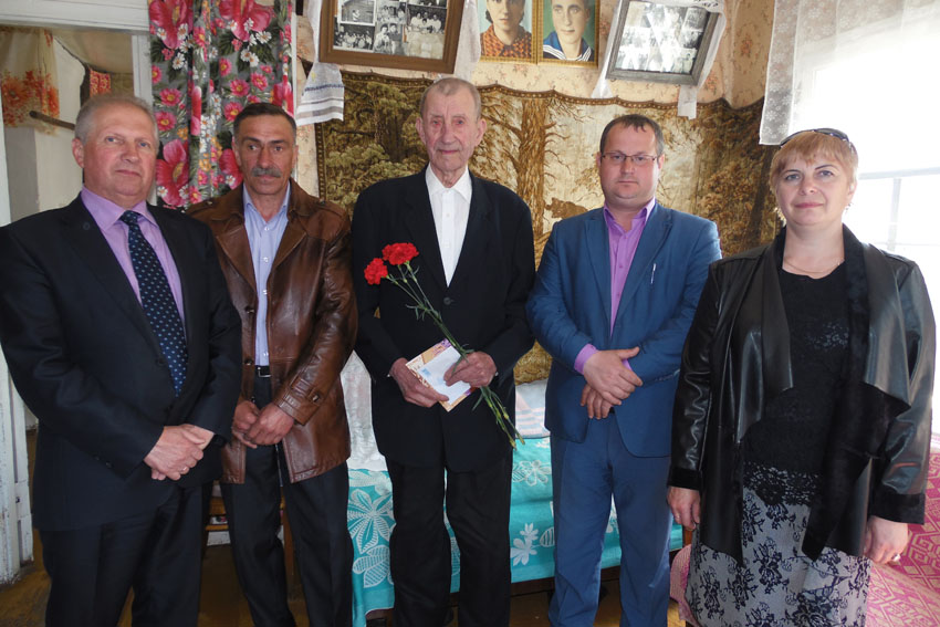vetkovski_raion-pozdravlenie-veteranov-17-5 Руководство Ветковского района поздравило ветеранов с Днём Победы