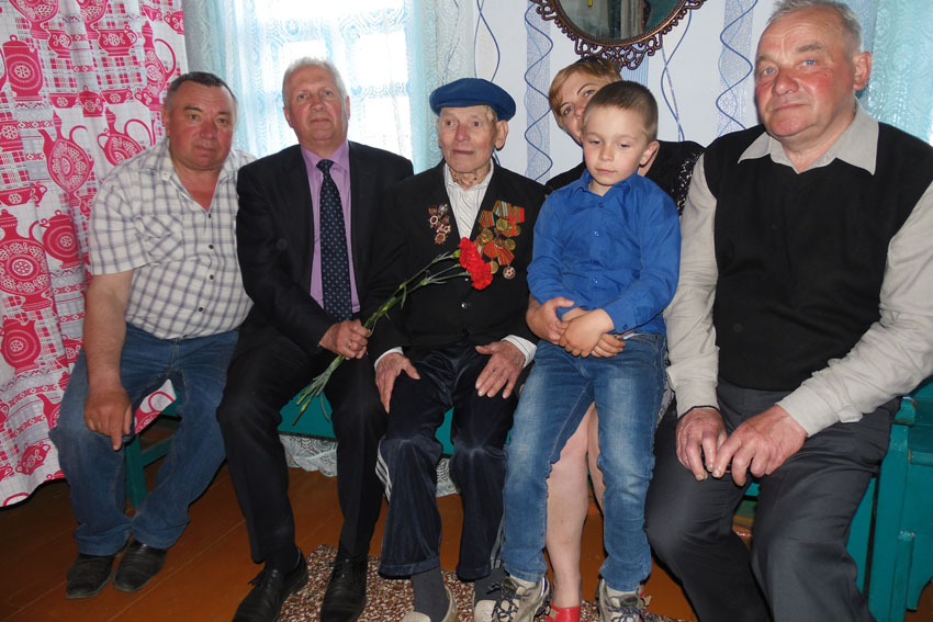 vetkovski_raion-pozdravlenie-veteranov-17-6 Руководство Ветковского района поздравило ветеранов с Днём Победы