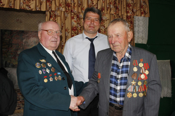 vetkovski_raion-pozdravlenie-veteranov-pedagogov2-e1494694209390 Профсоюзы поздравили с Днем Победы ветеранов-педагогов