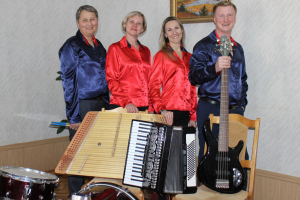 vetkovski_raion_noviband-e1493999785756 В музыкальном репертуаре ветковского коллектива "Fresco Band" есть и классика, и рок
