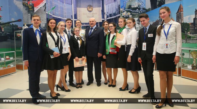 000049_682013_big Президент Беларуси провел встречу "Молодежь. Взгляд в будущее"