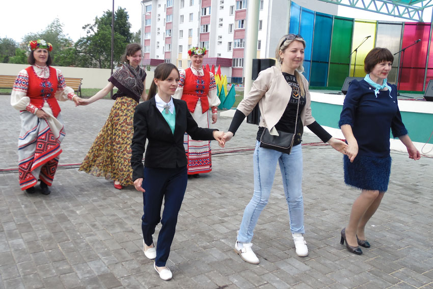 vetkovski_raion_moie_kraine-9 народный фольклорный коллектив “Крыніцы” Ветковского ЦКНТ провёл мастер-класс по танцам