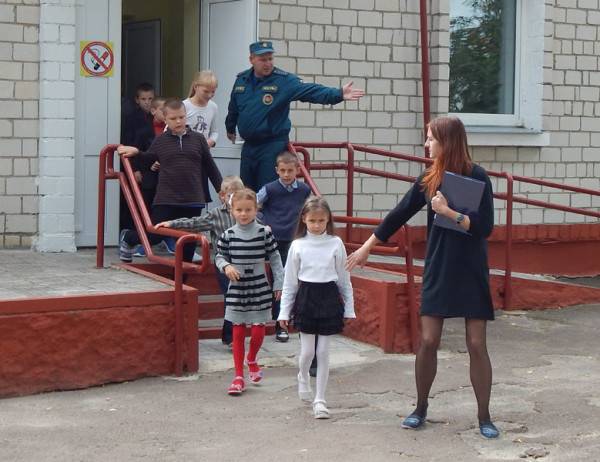 vetkovski_raion-v-zentre-vnimaniya-deti-09-16-e1473966014642 Лето под присмотром сотрудников Ветковского РОЧС
