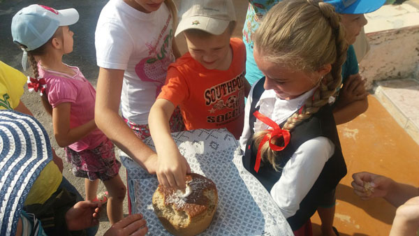 vetkovski_raion_scherstin_shcola-3 Шерстинская базовая школа принимала гостей в импровизированной белорусской хате