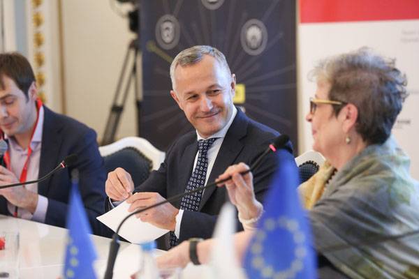 tema-2 Кастрычніцкі эканамічны форум "Основы будущего