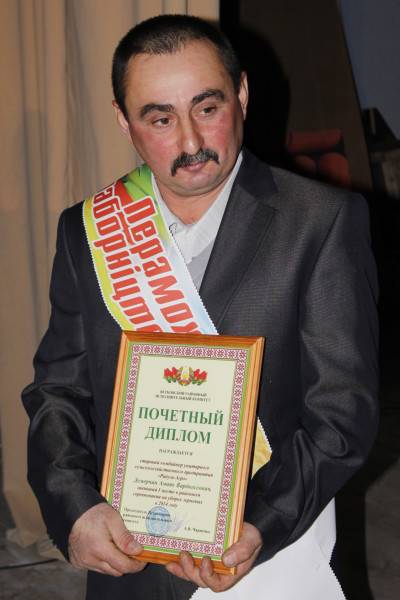 vetkovski_raion_amaiak_demerchan-e1513059110324 Молодой комбайнёр Андрей Амаякович Демерчян и его отец Амаяк Вардкессович из УСП "Радуга-Агро" во всём стараются быть первыми