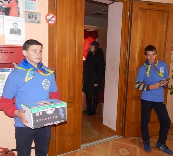 vetkovski_raion_kyrenie_02-01-e1512371780150 В рамках республиканской акции «Не прожигай свою жизнь!» работники Ветковского районного подразделения МЧС провели тематическое мероприятие в агрогородке Радуга