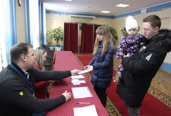 221168-08-e1518603295587 Выборы депутатов местных Советов в Беларуси