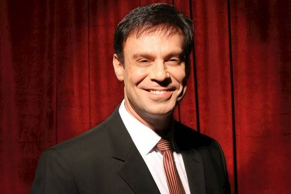 efim_shifin Работники видеоцентра "Ветковский" организуют поездку на автобусе в соседний город Добруш, где 12 февраля состоится концерт Ефима Шифрина
