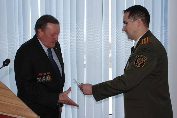 vetkovski_raion_medali_100god_uzbroenim_silam_rb_11 Фоторепортаж: К 100-летию Вооруженных Сил Республики Беларусь ветковчанам были вручены юбилейные медали