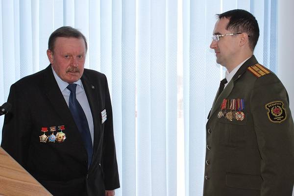 vetkovski_raion_medali_100god_uzbroenim_silam_rb_12 Фоторепортаж: К 100-летию Вооруженных Сил Республики Беларусь ветковчанам были вручены юбилейные медали