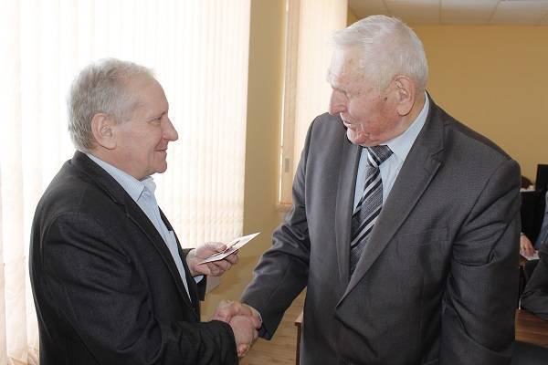 vetkovski_raion_medali_100let_krasnoy_armii_12 Фоторепортаж: К 100-летию Вооруженных Сил Республики Беларусь ветковчанам были вручены юбилейные медали