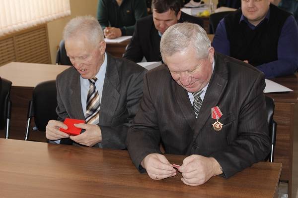 vetkovski_raion_medali_100let_krasnoy_armii_13 Фоторепортаж: К 100-летию Вооруженных Сил Республики Беларусь ветковчанам были вручены юбилейные медали