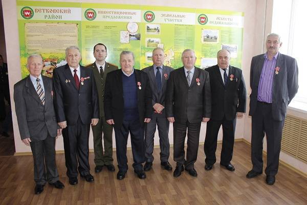 vetkovski_raion_medali_100let_krasnoy_armii_15 Фоторепортаж: К 100-летию Вооруженных Сил Республики Беларусь ветковчанам были вручены юбилейные медали