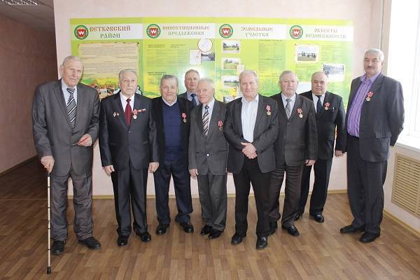 vetkovski_raion_medali_100let_krasnoy_armii_16 Фоторепортаж: К 100-летию Вооруженных Сил Республики Беларусь ветковчанам были вручены юбилейные медали