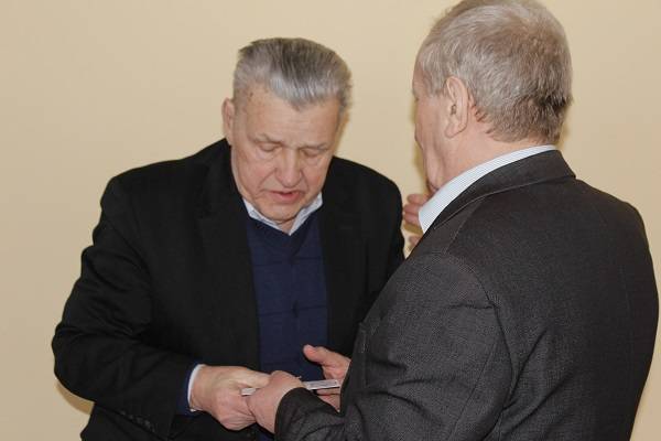 vetkovski_raion_medali_100let_krasnoy_armii_7 Фоторепортаж: К 100-летию Вооруженных Сил Республики Беларусь ветковчанам были вручены юбилейные медали