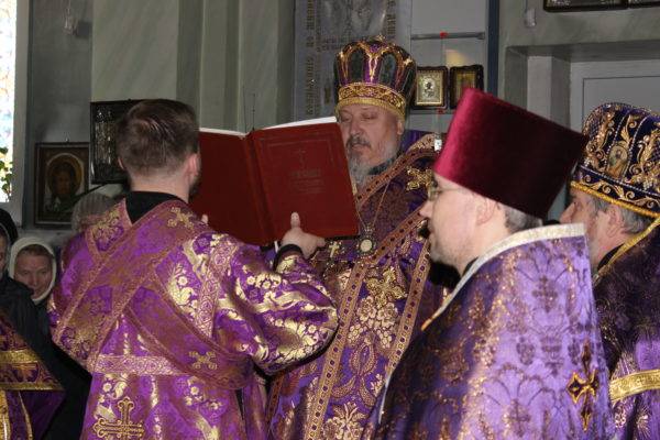 vetkovski_raion_stefan_28-1-e1522305310143 В минувшую пятницу, 23 марта, с архипастырским визитом храм Преображения Господня в Ветке посетил Высокопреосвященный Стефан, архиепископ Гомельский и Жлобинский