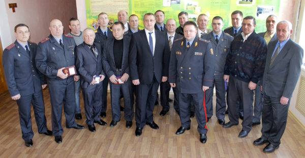 vetkovski_raion_zam_ministra-28-1-e1522302281131 Заместитель Министра внутренних дел Александр Петрович Барсуков вручил коллегам юбилейные медали "100 год міліцыі Беларусі"