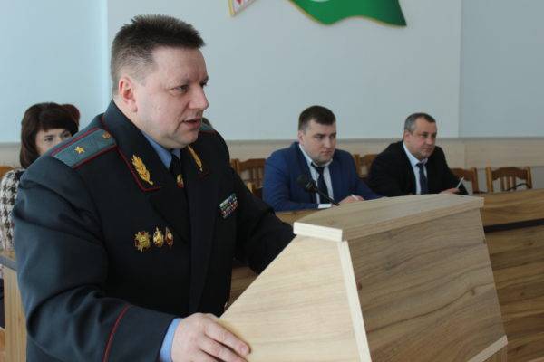 vetkovski_raion_zam_ministra-28-e1522302199331 Заместитель Министра внутренних дел Александр Петрович Барсуков вручил коллегам юбилейные медали "100 год міліцыі Беларусі"