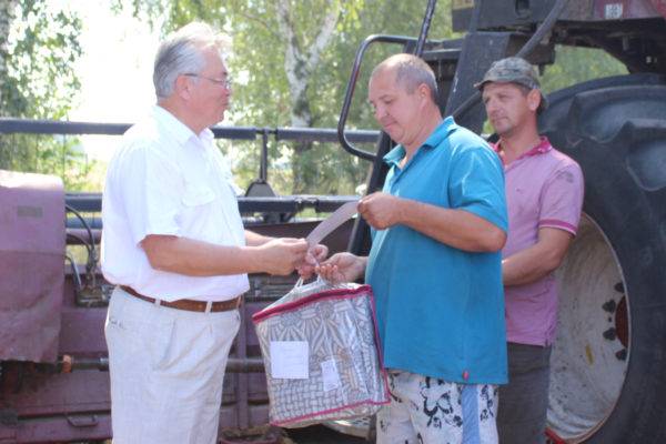 vetkovski_raion_agrarii_18_1-e1534744688212 Представители профсоюзов чествовали передовиков нынешней жатвы