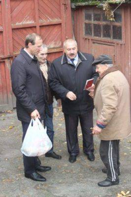 vetkovski_raion_veterani_03_01-e1538549686296 В канун празднования Дня города ветераны принимали поздравления от руководства Ветковского района
