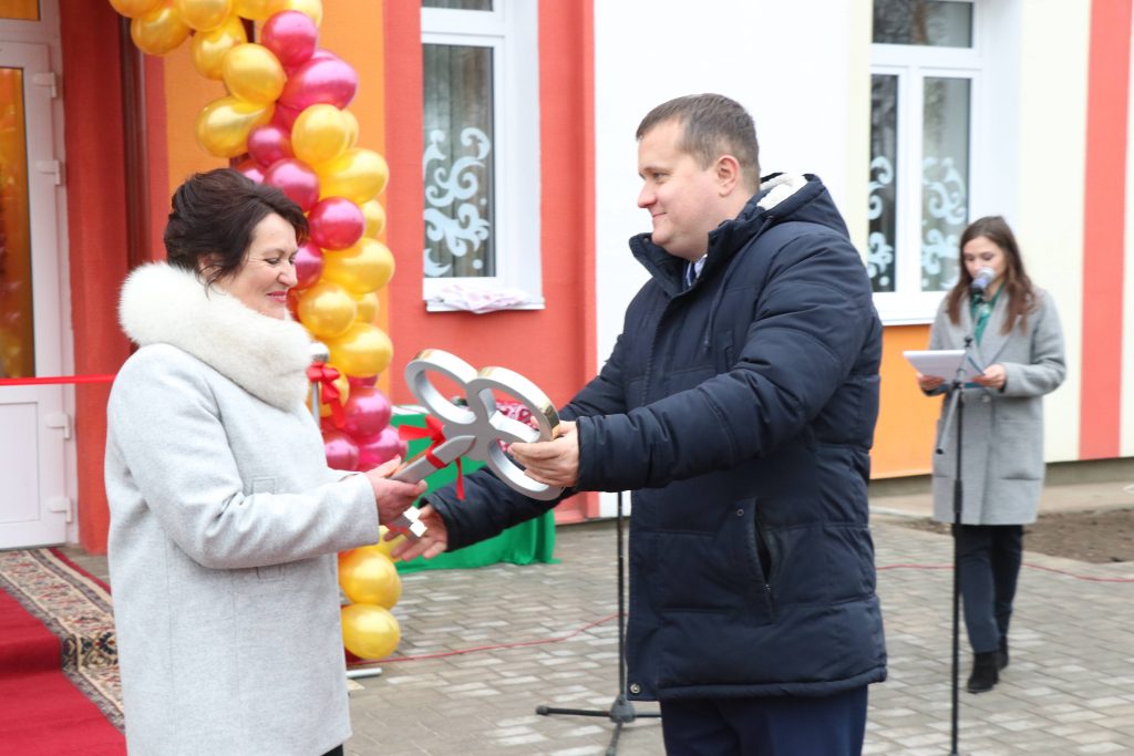 vetkovski_raion_kliuch_24_12-1024x683 Сегодня после масштабной реконструкции открылась Радужская средняя школа имени М.Г. Батракова